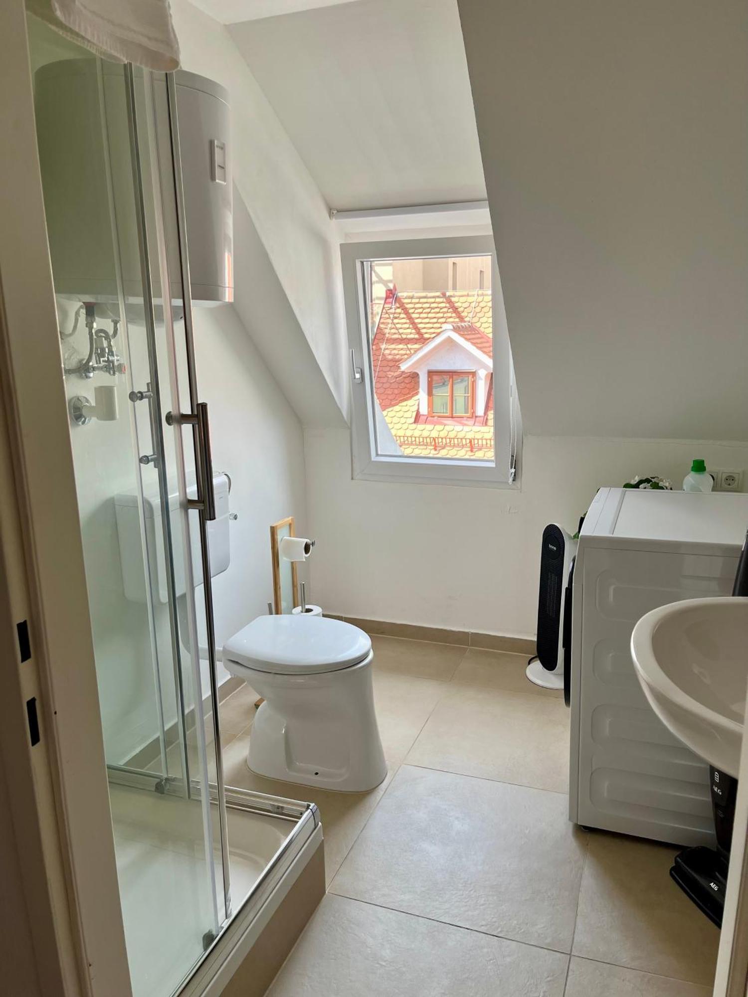 Flores City Center Studio - Easy Self-Check-In Graz Luaran gambar